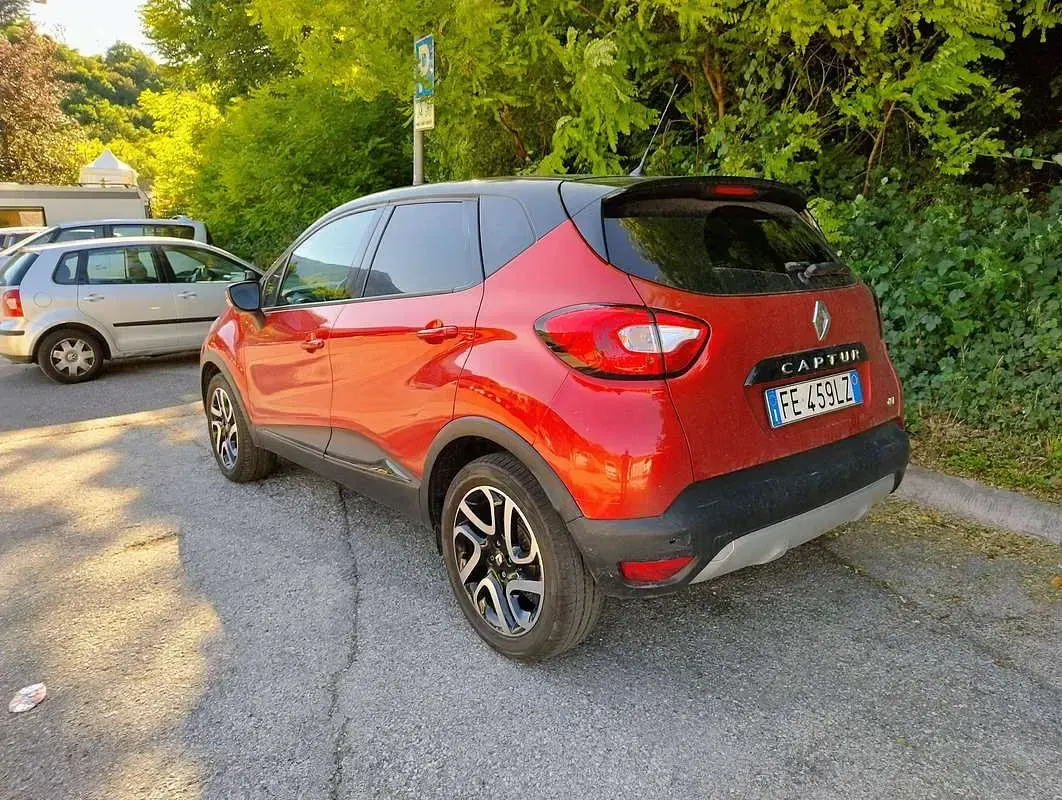 Usata Renault Captur 90 CV (66 kW) 2016 Rosso SUV