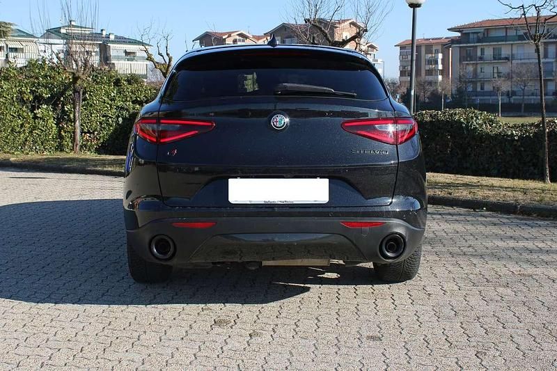Usata Alfa Romeo Stelvio Sprint 190 CV (139 kW) 2022 Nero vulcano SUV