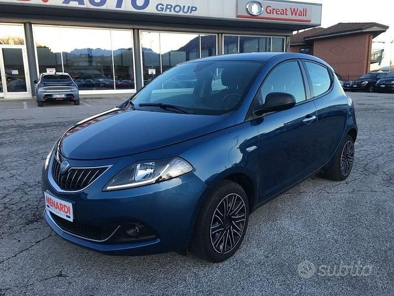 Usata Lancia Ypsilon Silver 69 CV (50 kW) 2023 Blu/azzurro Utilitaria