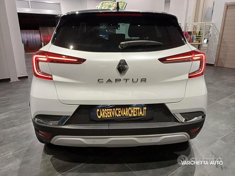 Usata Renault Captur Techno 100 CV (73 kW) 2023 Bianco SUV