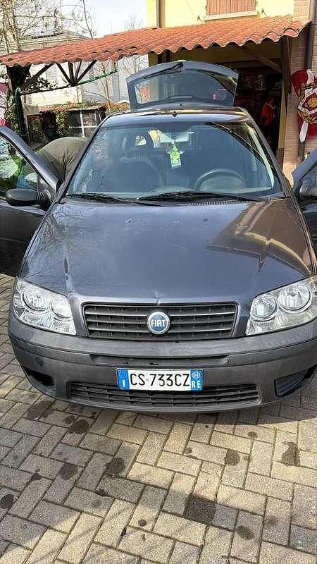 Usata Fiat Punto Dynamic 60 CV (44 kW) 2004 Grigio Utilitaria