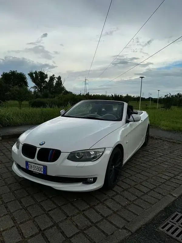 Usata BMW 330 Cabriolet Efficient Dynamics 245 CV (180 kW) 2011 Bianco Cabrio
