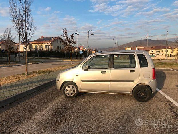 Usata Opel Agila 75 CV (55 kW) 2001 Grigio Utilitaria