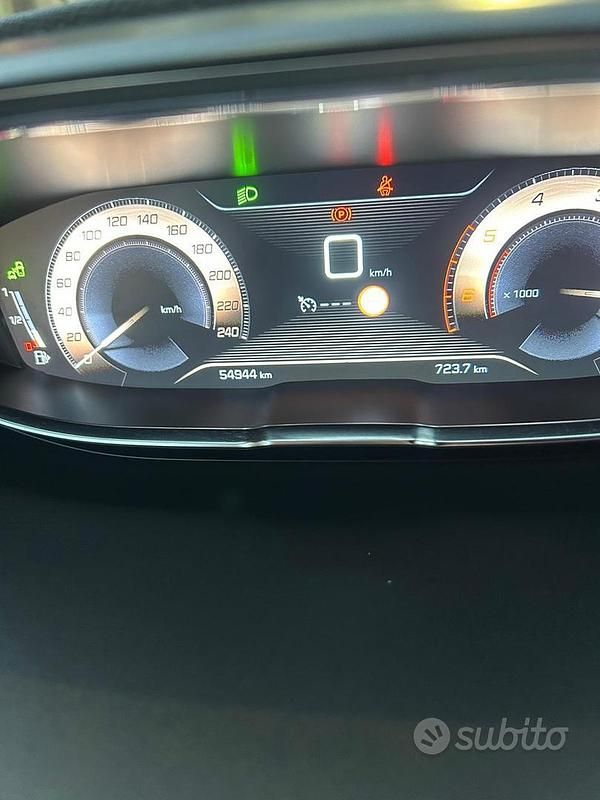 Usata Peugeot 5008 GT-line 112 CV (82 kW) 2019 Grigio SUV