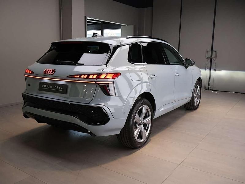 Nuova Audi Q3 S-Line 150 CV (110 kW) 2025 Grigio freccia SUV