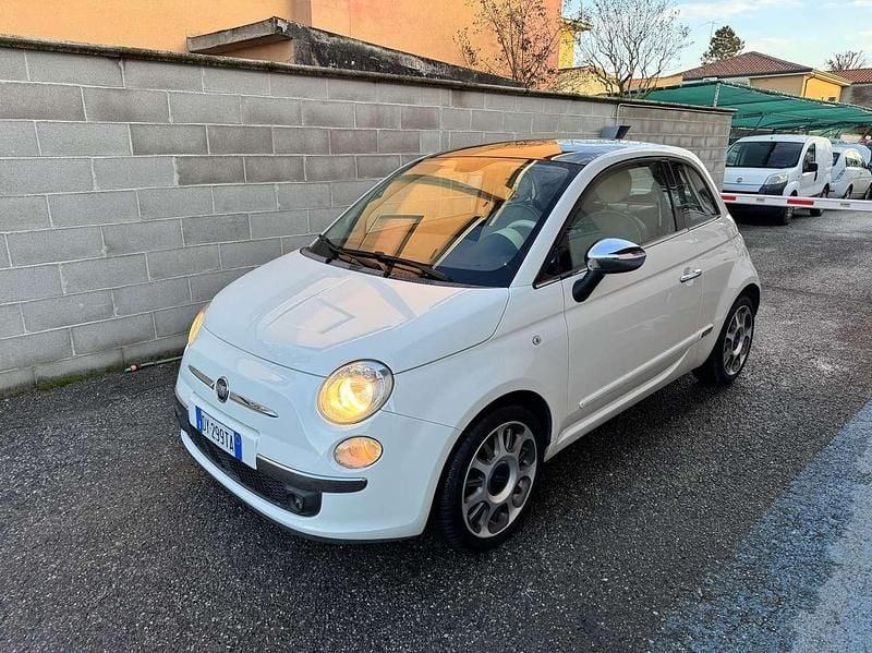 Bianco Usata 2009 Fiat 500 Lounge Due volumi | 5500 € (Buon prezzo) - Immagine 1/4
