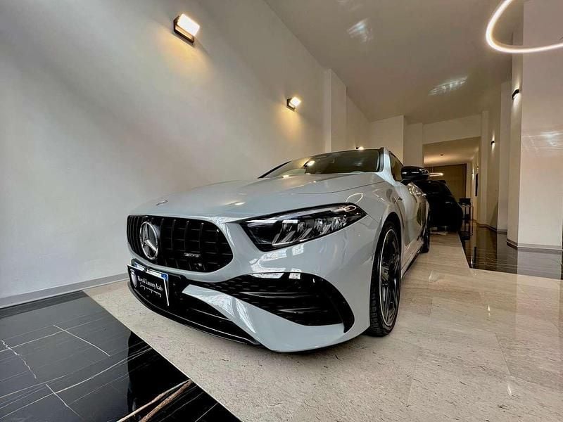 Usata Mercedes A35 AMG Premium 306 CV (225 kW) 2025 Grigio alpi Berlina