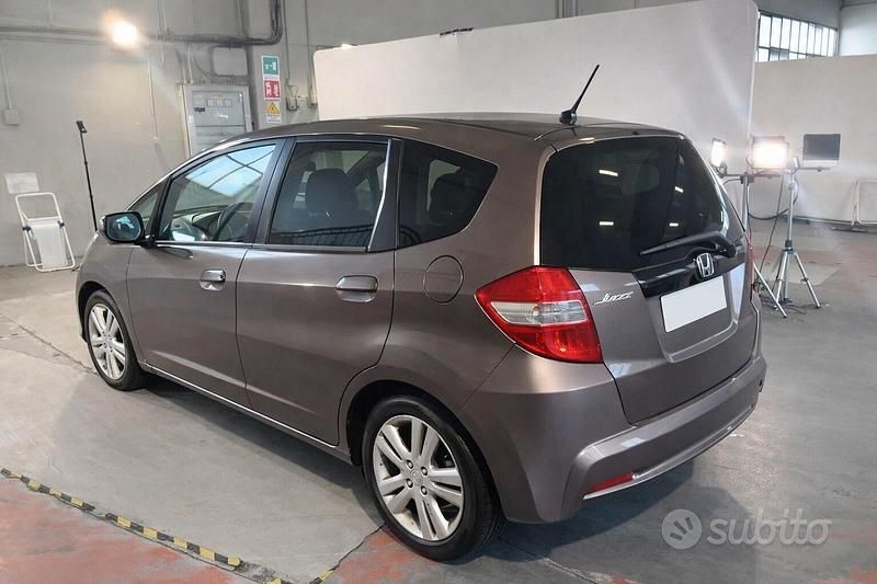 Usata Honda Jazz Elegance 99 CV (72 kW) 2013 Grigio Utilitaria