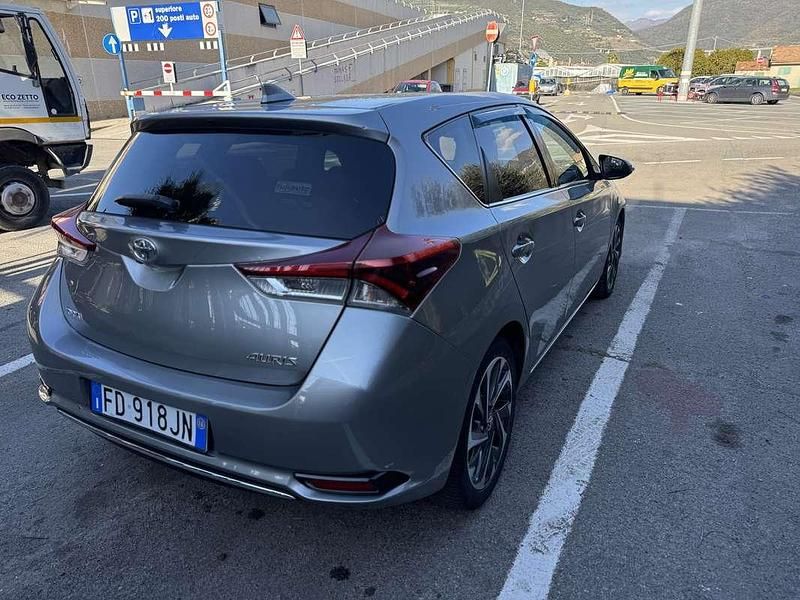 Usata Toyota Auris Active 90 CV (66 kW) 2016 Grigio Berlina