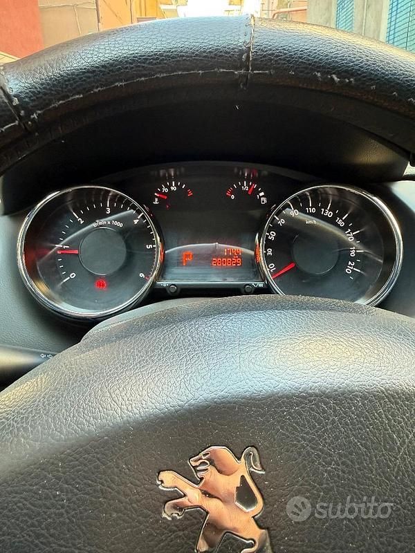 Usata Peugeot 3008 Active 163 CV (119 kW) 2012 Grigio SUV