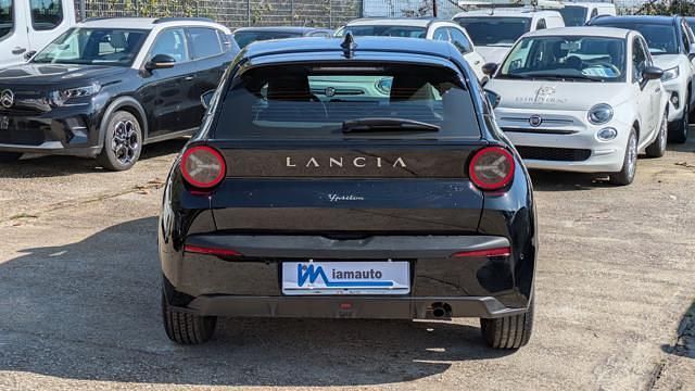 Usata Lancia Ypsilon 101 CV (74 kW) 2025 Nero Utilitaria