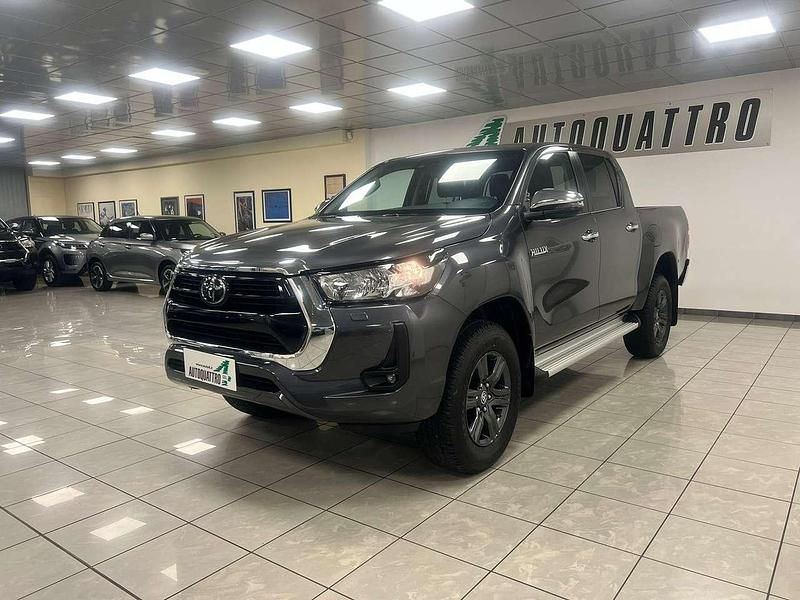 Usata Toyota HiLux Lounge 150 CV (110 kW) 2024 Argento Pick-up