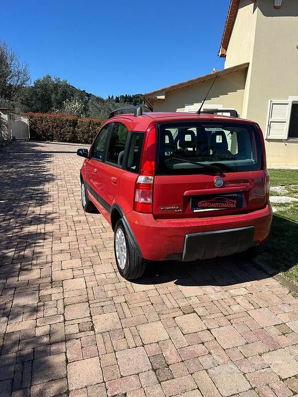 Usata Fiat Panda 4x4 Climbing 60 CV (44 kW) 2011 Rosso Utilitaria