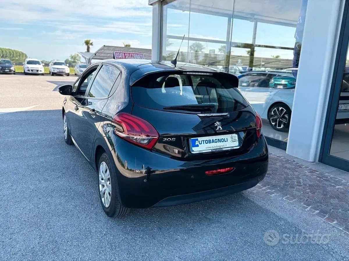 Usata Peugeot 208 Active 102 CV (75 kW) 2019 Nero Utilitaria