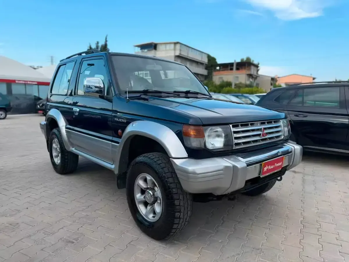 Usata Mitsubishi Pajero Top 100 CV (73 kW) 1997 Blu/azzurro SUV