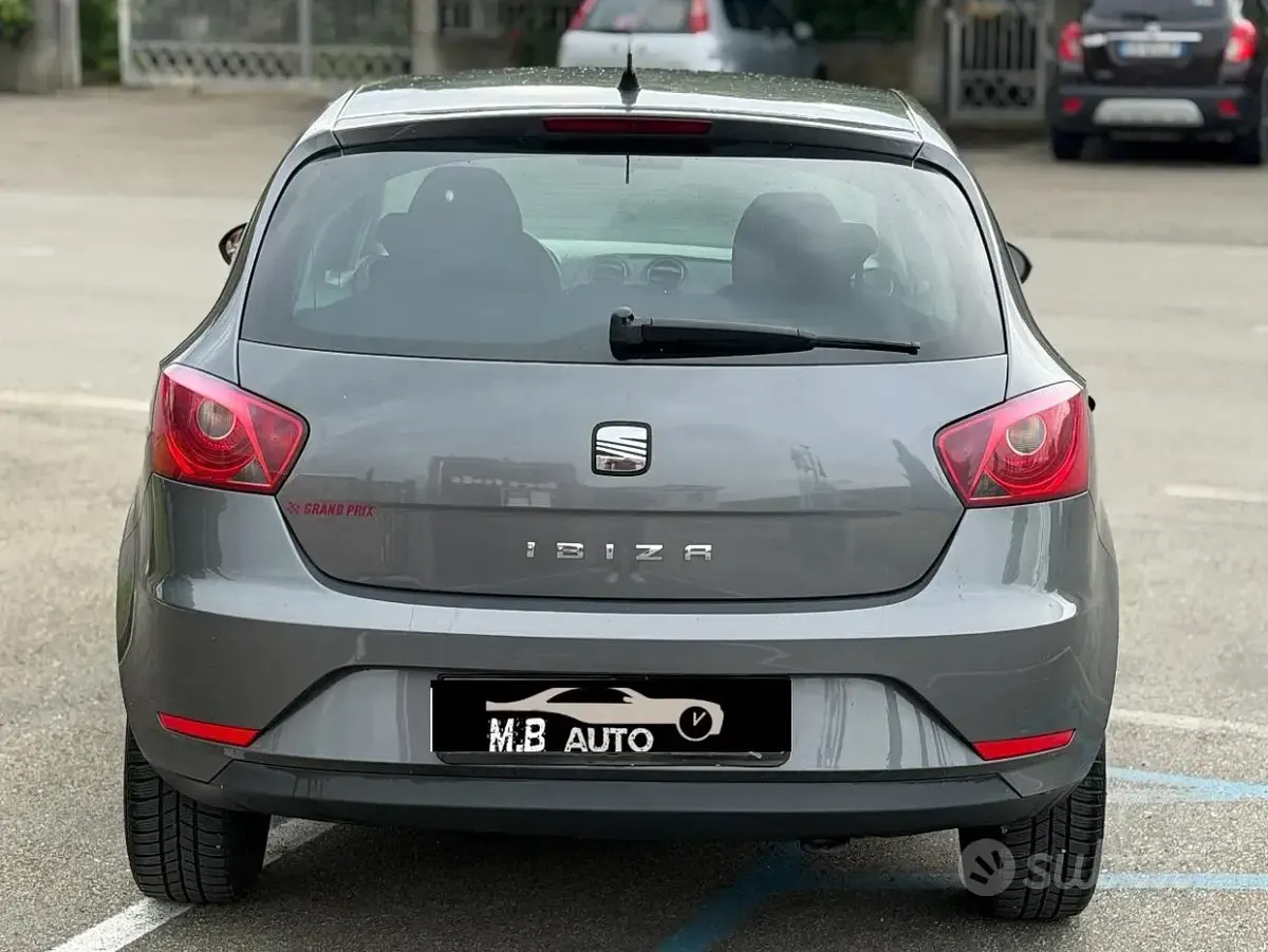 Usata Seat Ibiza 75 CV (55 kW) 2012 Grigio Berlina