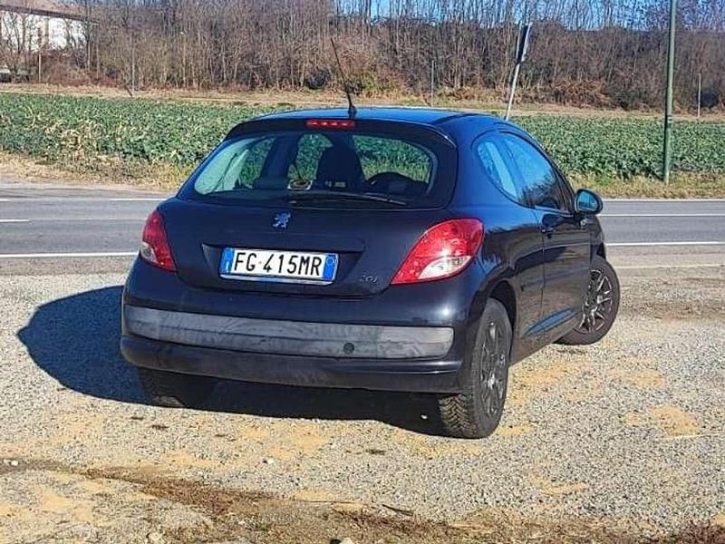 Usata Peugeot 207 Access 73 CV (53 kW) 2011 Nero Berlina