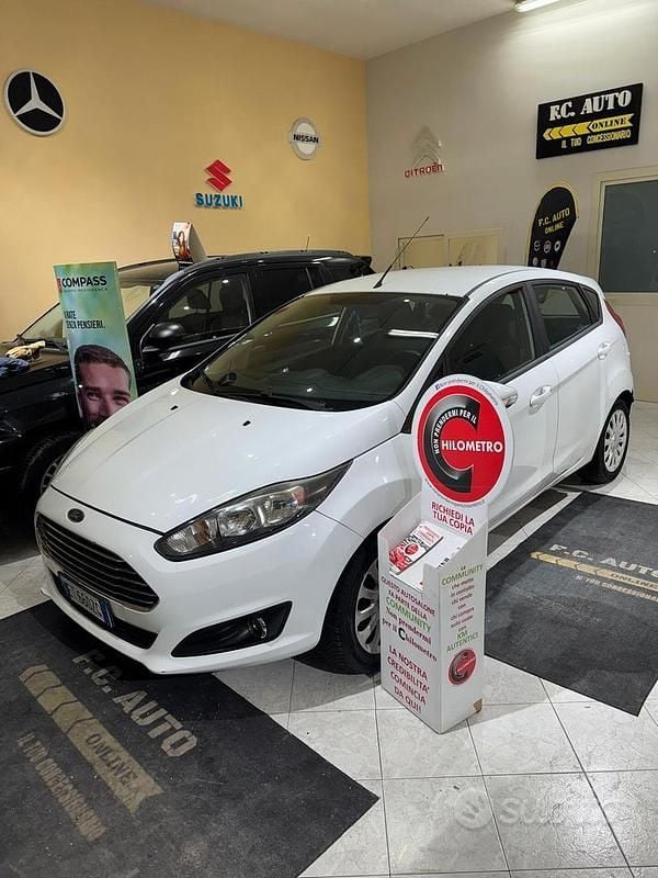 Usata Ford Fiesta Titanium 75 CV (55 kW) 2014 Bianco Utilitaria