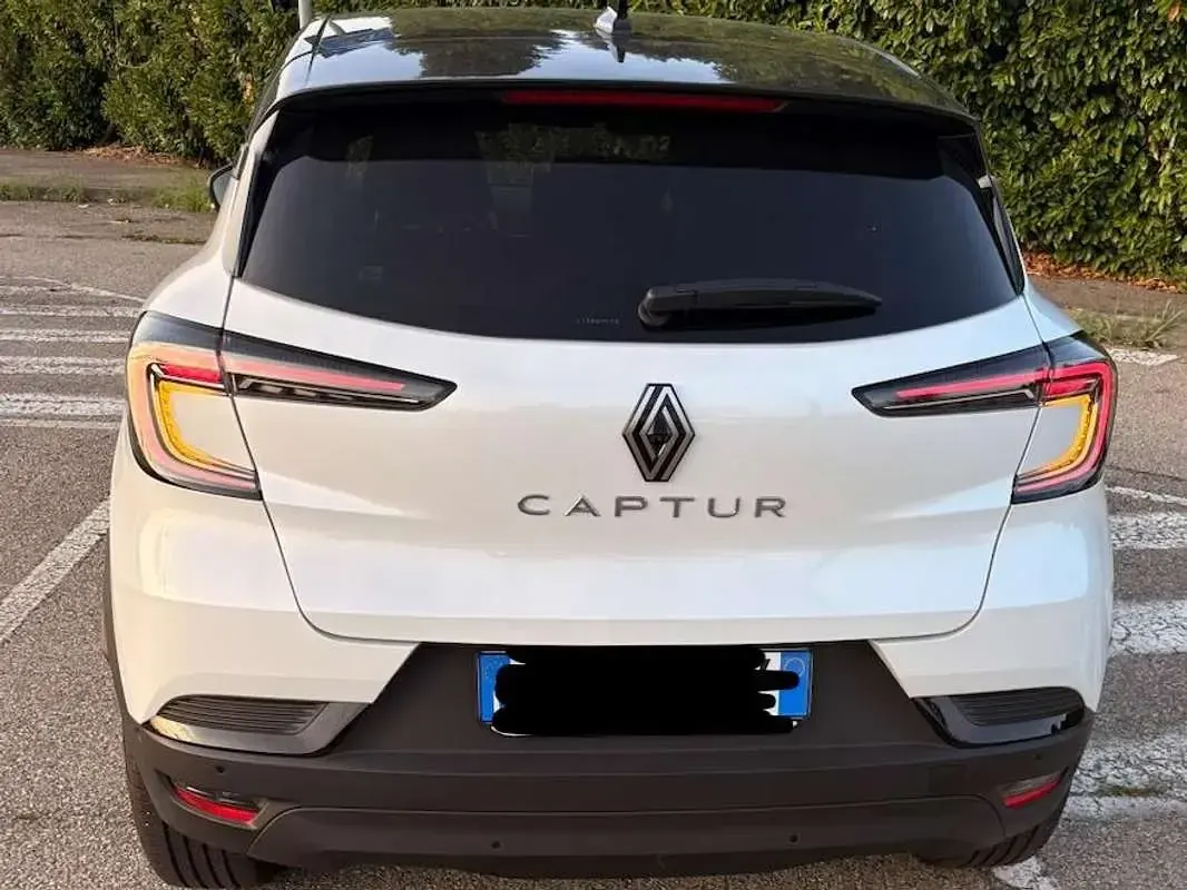 Usata Renault Captur Techno 101 CV (74 kW) 2025 Bianco SUV