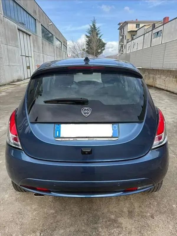 Usata Lancia Ypsilon Silver 69 CV (50 kW) 2024 Blu/azzurro Utilitaria