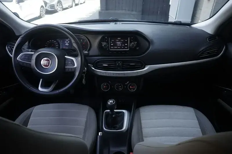 Usata Fiat Tipo Lounge 120 CV (88 kW) 2017 Nero Utilitaria