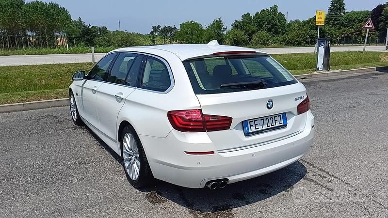 Usata BMW 525 Luxury Line 218 CV (160 kW) 2016 Bianco Station wagon