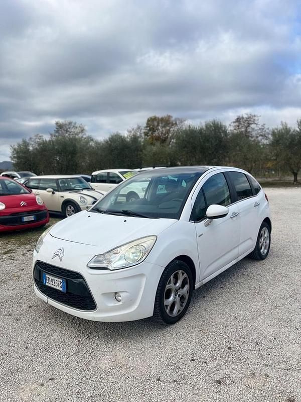 Bianco Usata 2010 Citroën C3 Exclusive Due volumi | 3500 € (Buon prezzo) - Immagine 1/4