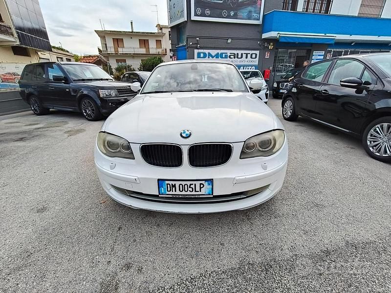 Usata BMW 118 143 CV (105 kW) 2007 Bianco Utilitaria