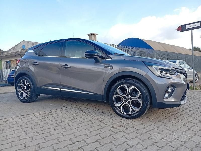 Usata Renault Captur Intens 95 CV (69 kW) 2021 Grigio SUV