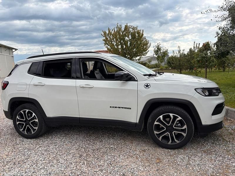 Bianco Usata 2024 Jeep Compass Limited SUV | 28.000 € (Buon prezzo) - Immagine 1/2