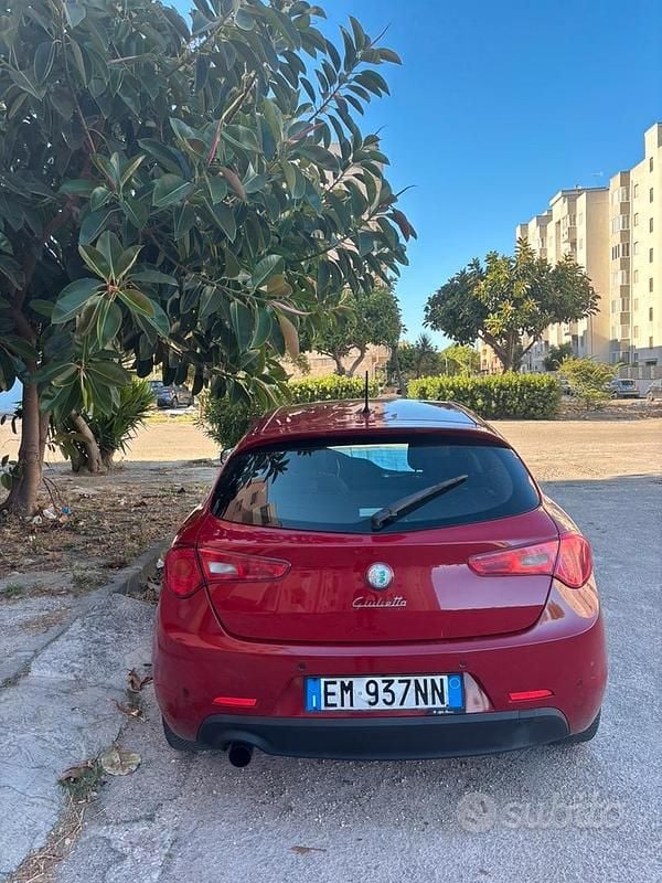 Usata Alfa Romeo Giulietta Exclusive 105 CV (77 kW) 2012 Rosso Utilitaria