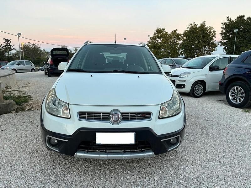 Usata Fiat Sedici 135 CV (99 kW) 2011 Bianco SUV