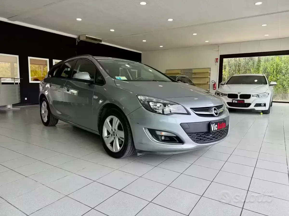 Usata Opel Astra 110 CV (80 kW) 2013 Grigio Station wagon