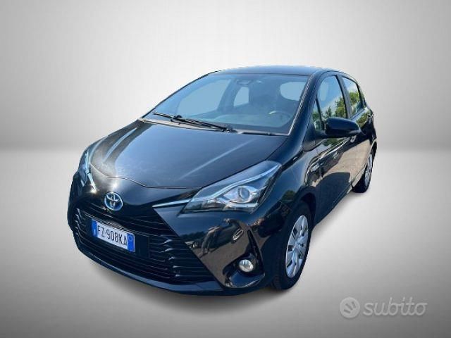Nero Usata 2019 Toyota Yaris Hybrid Active Tre volumi | 12.600 € (Buon prezzo) - Immagine 1/4