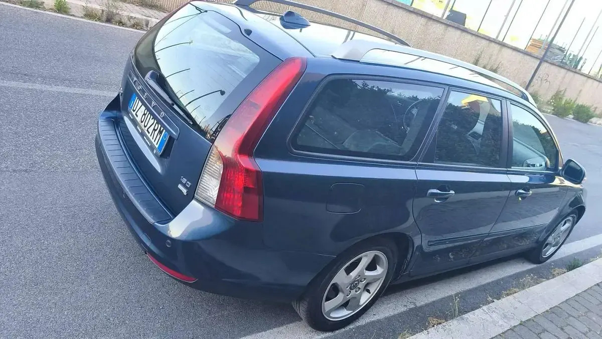 Usata Volvo V50 109 CV (80 kW) 2010 Blu/azzurro Station wagon