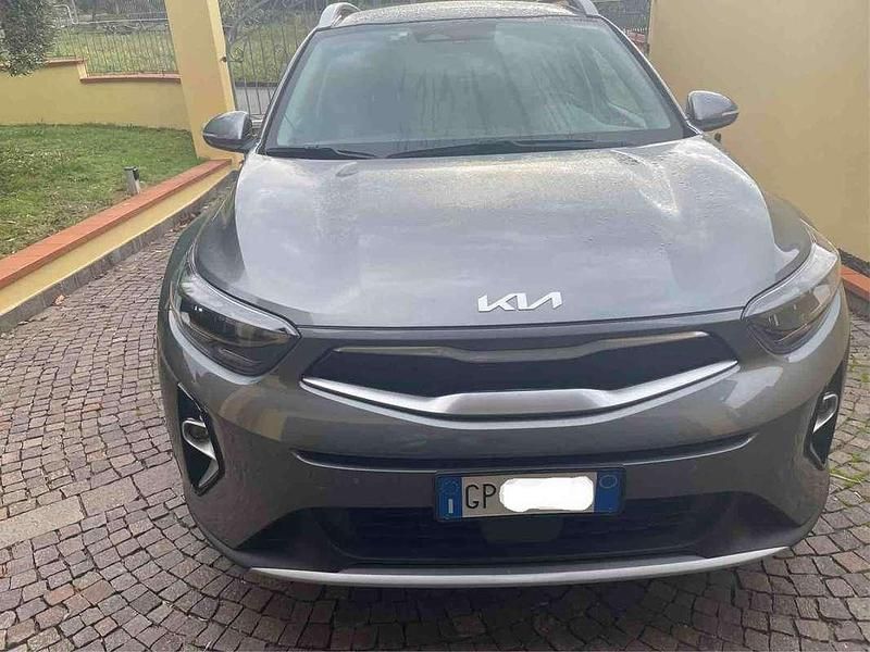 Usata Kia Stonic Style 101 CV (74 kW) 2024 Grigio SUV