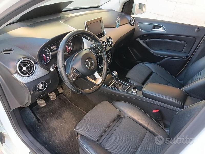 Usata Mercedes B180 Premium 109 CV (80 kW) 2016 Bianco Utilitaria