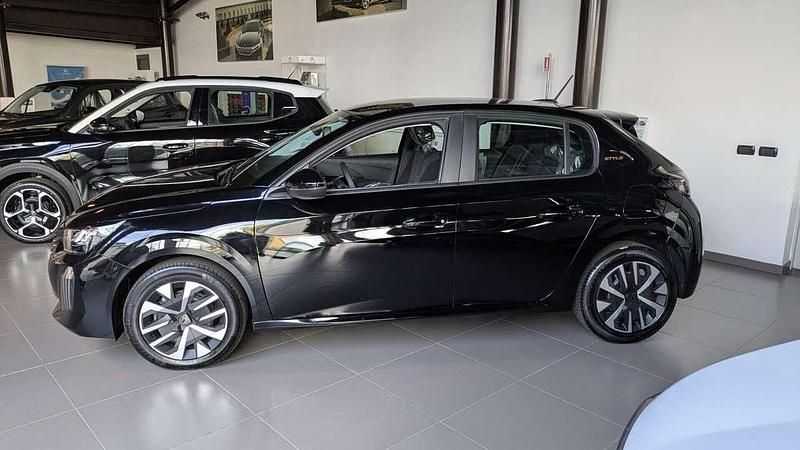 Nuova Peugeot 208 Style 101 CV (74 kW) 2025 Verde Utilitaria