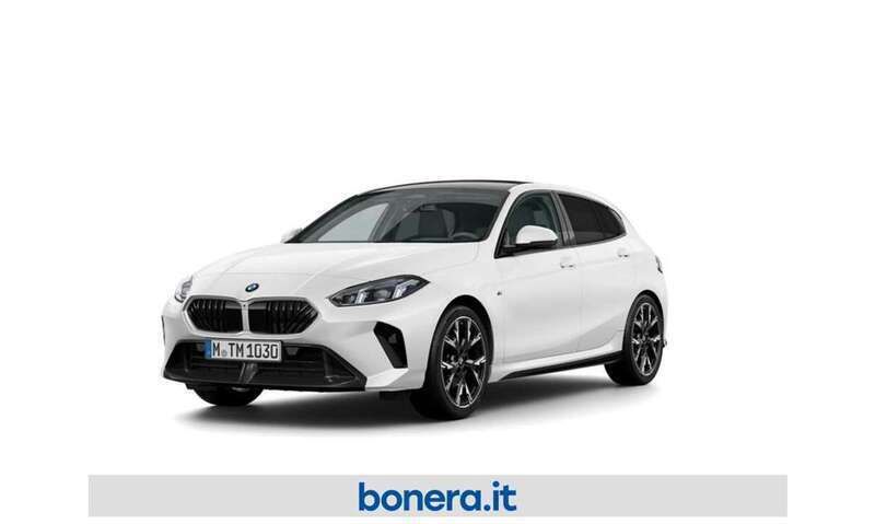 Alpin white pastello Nuova 2025 BMW 120 M Sport Due volumi | 44.300 € (Buon prezzo) - Immagine 1/4