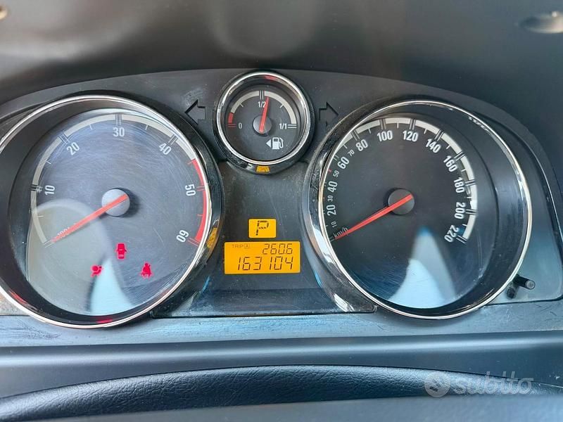 Usata Opel Antara Cosmo 150 CV (110 kW) 2007 Nero SUV