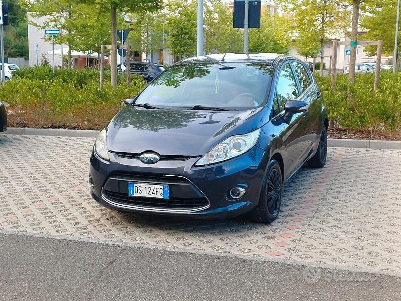 Usata Ford Fiesta Style 68 CV (50 kW) 2008 Grigio Utilitaria