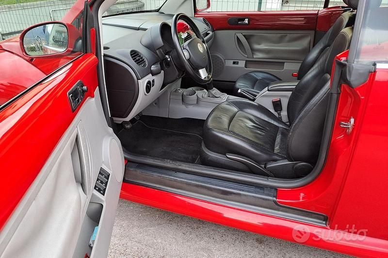 Begagnad VW New Beetle 75 HK (55 kW) 2004 Blå Halvkombi