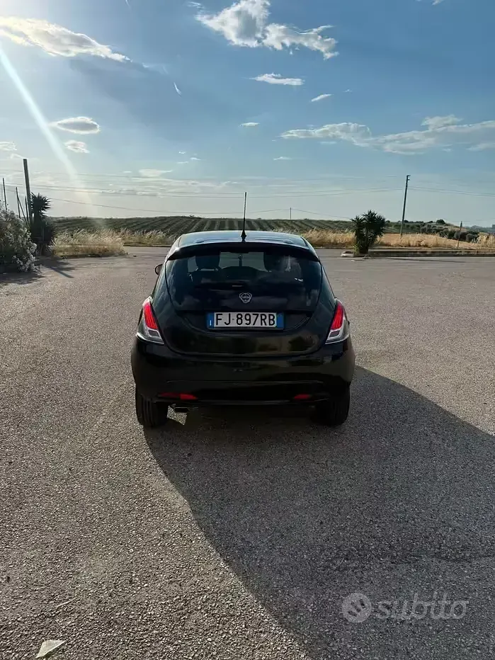 Usata Lancia Ypsilon S 95 CV (69 kW) 2017 Nero Utilitaria