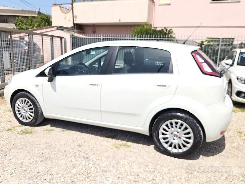 Usata Fiat Grande Punto 75 CV (55 kW) 2013 Bianco Utilitaria