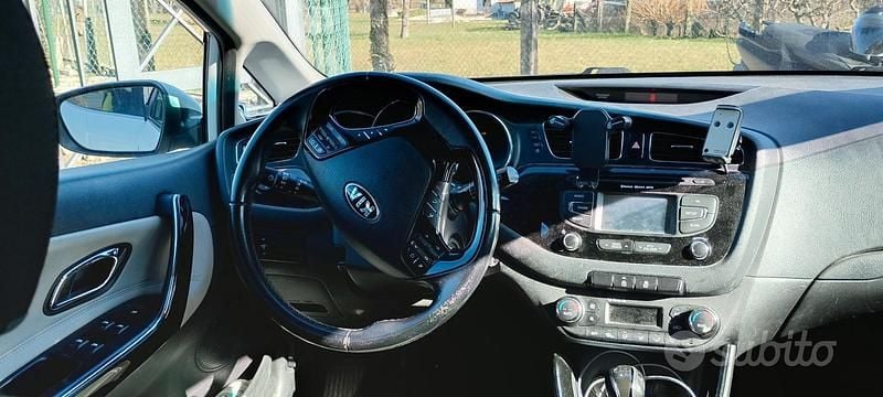 Begagnad Kia Ceed 110 HK (80 kW) 2013 Vit Halvkombi