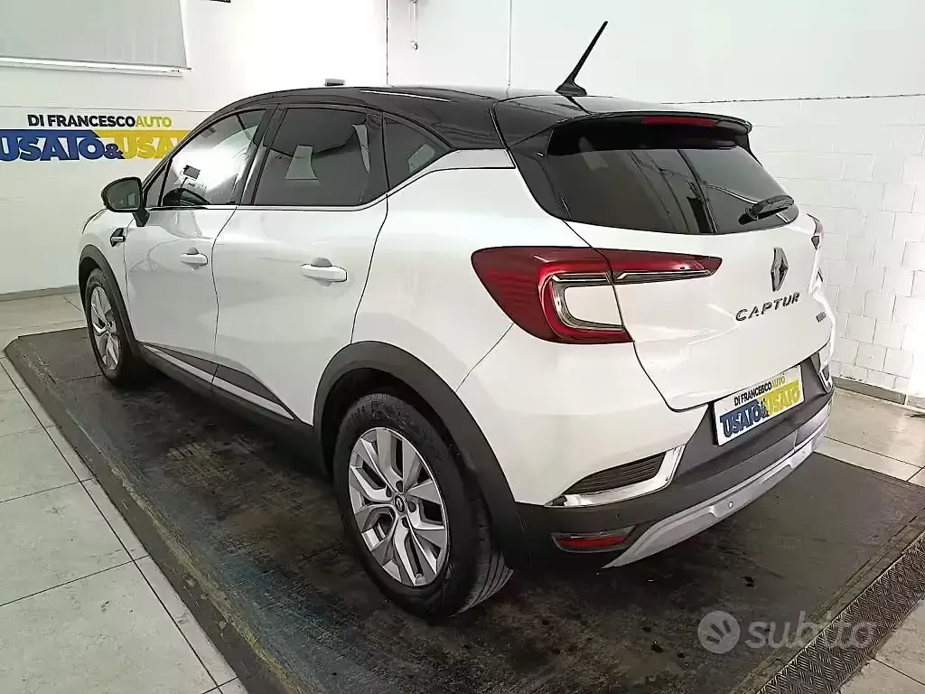 Usata Renault Captur Zen 94 CV (69 kW) 2021 Grigio metallizzato SUV