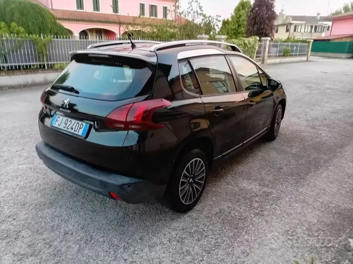 Usata Peugeot 2008 99 CV (72 kW) 2017 Nero SUV