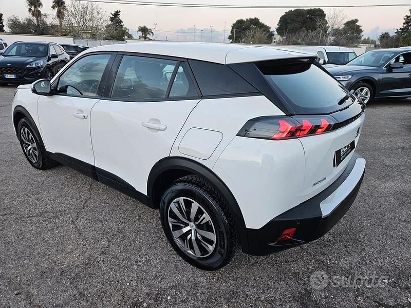 Usata Peugeot 2008 Active 110 CV (80 kW) 2021 Bianco SUV