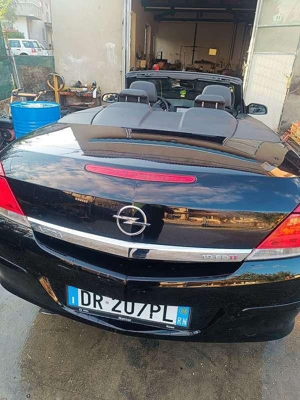 Usata Opel Astra Cabriolet Cosmo 150 CV (110 kW) 2008 Nero Cabrio