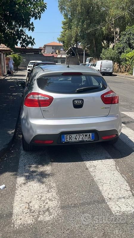 Usata Kia Rio 75 CV (55 kW) 2013 Grigio Utilitaria